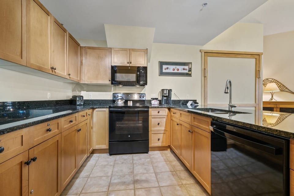 Room, Indoors, Kitchen, Flooring, Oven