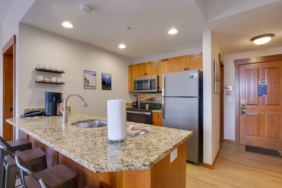Indoors, Floor, Flooring, Microwave, Oven