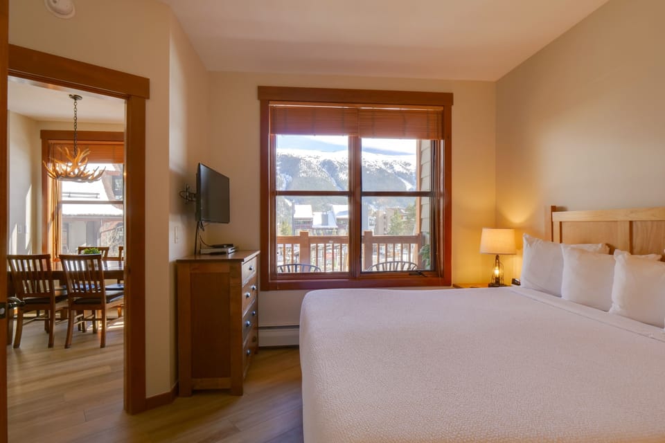 Floor, Flooring, Indoors, Lamp, Screen