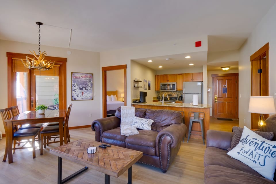 Furniture, Indoors, Living Room, Couch, Floor