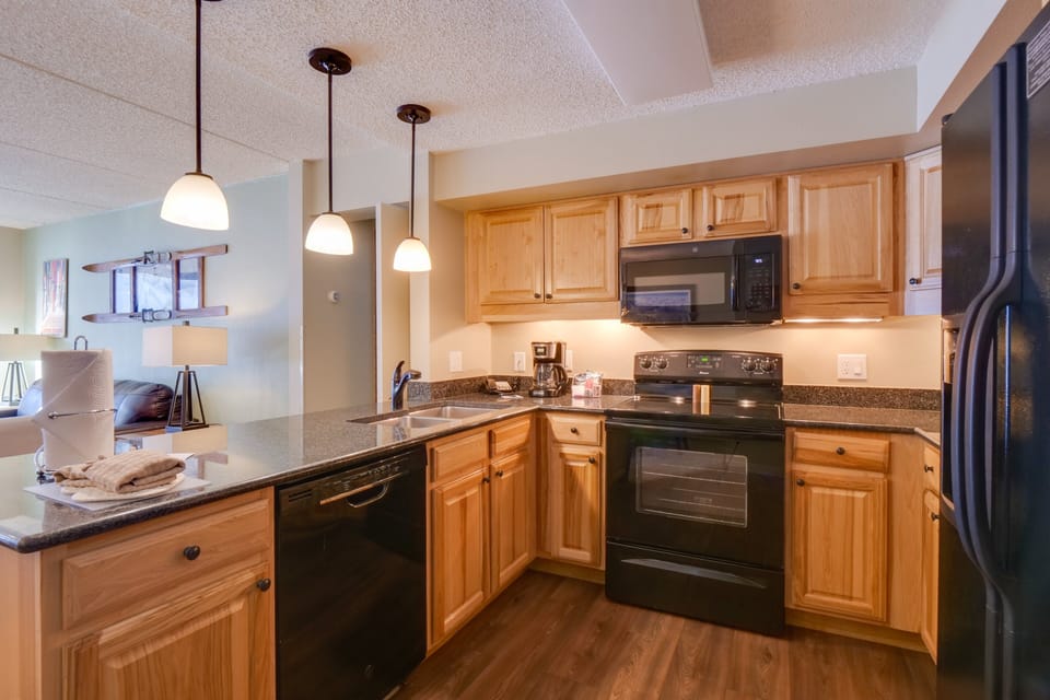 Indoors, Kitchen, Lamp, Appliance, Microwave