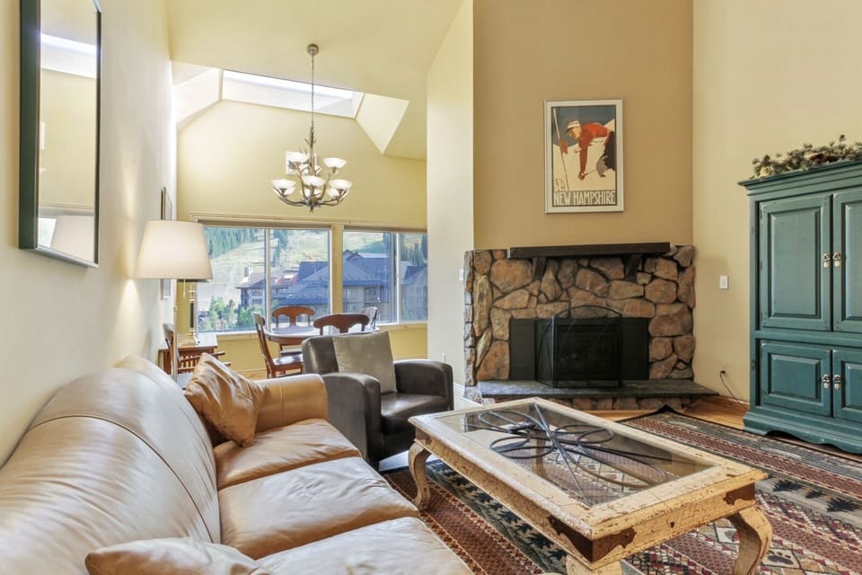 Furniture, Living Room, Indoors, Room, Fireplace