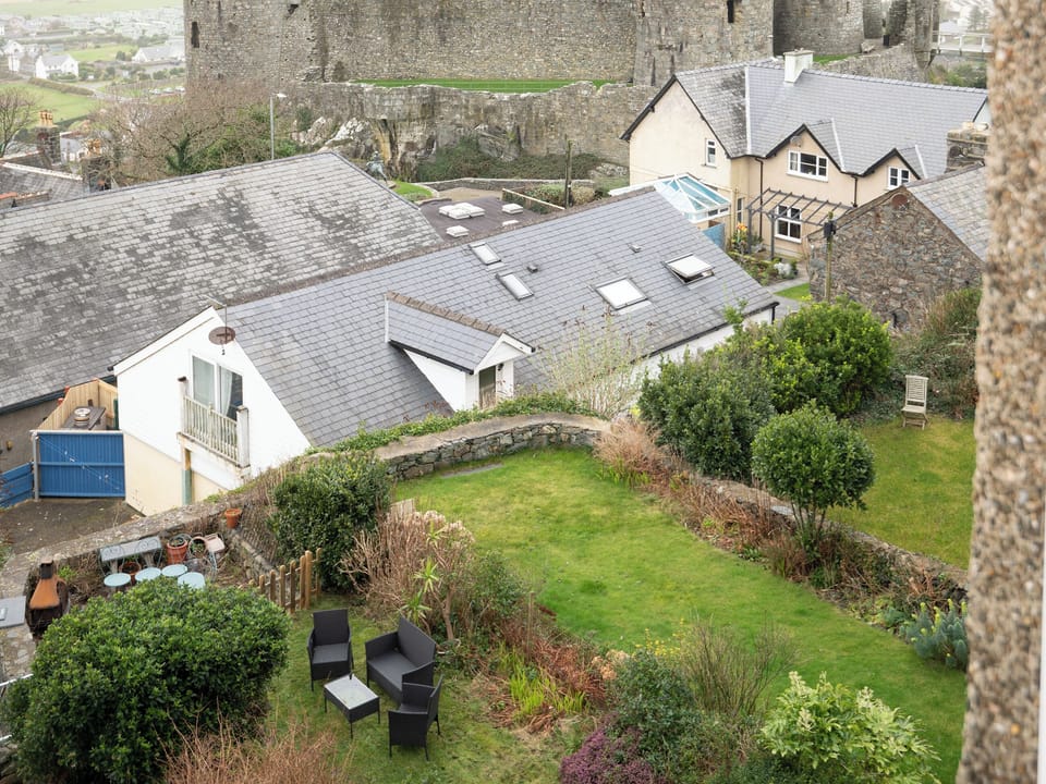 Outdoor area | Galeri Harlech Townhouse, Harlech
