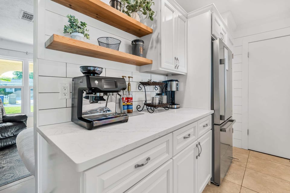 Breville espresso coffee maker (all the fun features to make the perfect cup of coffee)