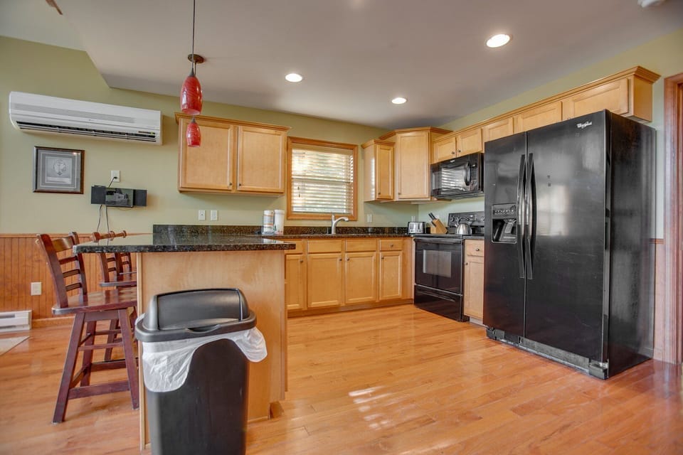 This fully-equipped kitchen is perfect for cooking up masterpieces while on vacation!