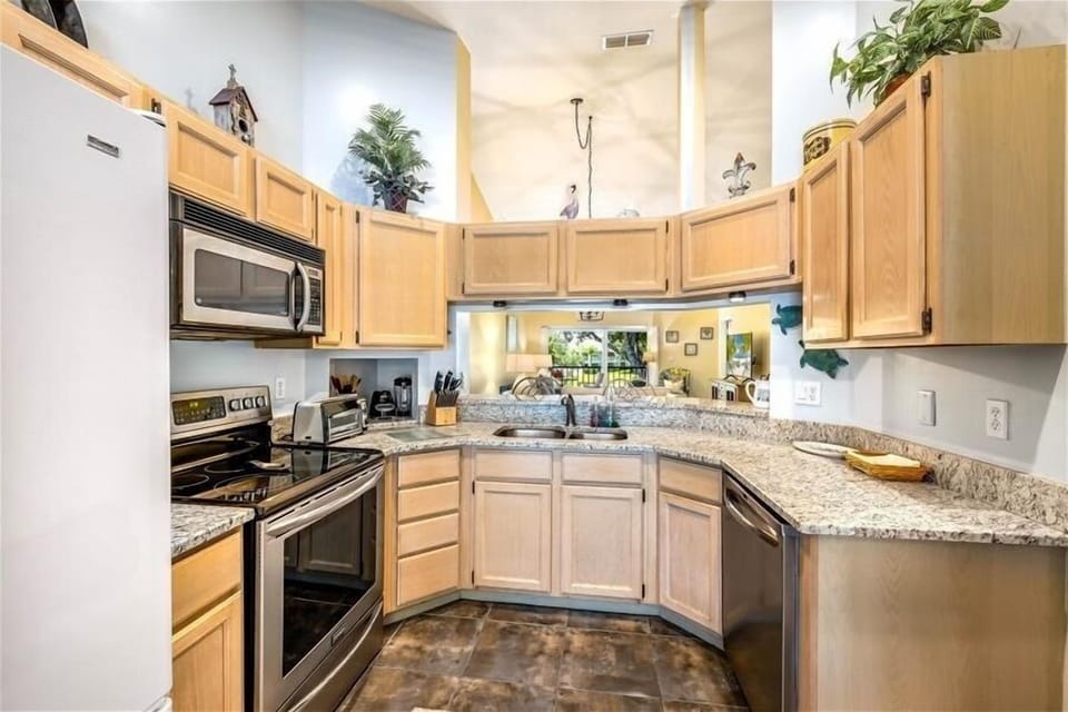 Well equipped kitchen for preparing meals