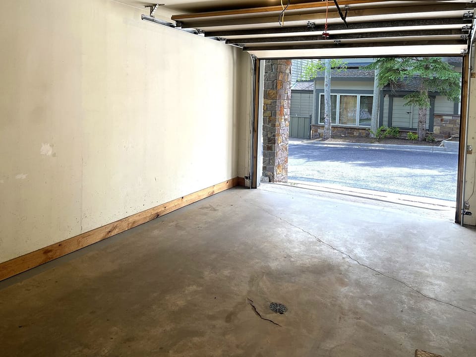 1 Car Garage