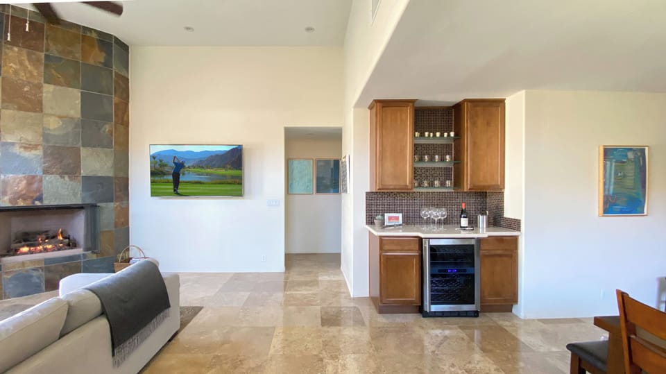 High ceilings, natural finishes and a fireplace make it contemporary and cozy.