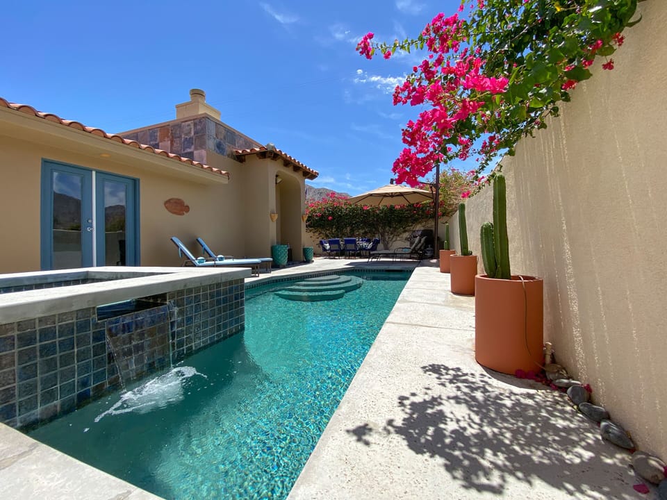 Salt water pool + spa, and oversized umbrella for maximum lounging comfort