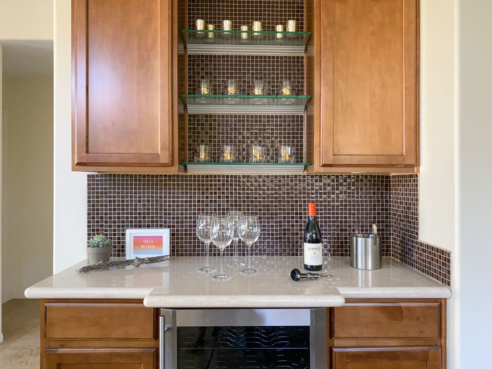 Bar and wine/drink refrigerator, and bar accessories 
