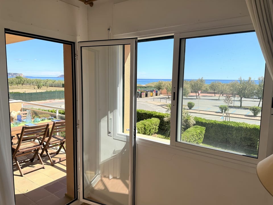 Amazing flat with sea views, community garden & pool 3 terraces, A/C parking 6px