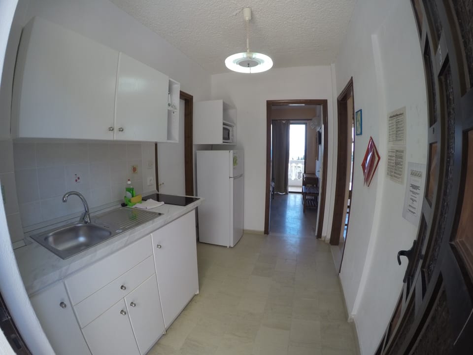 KITCHENETTE