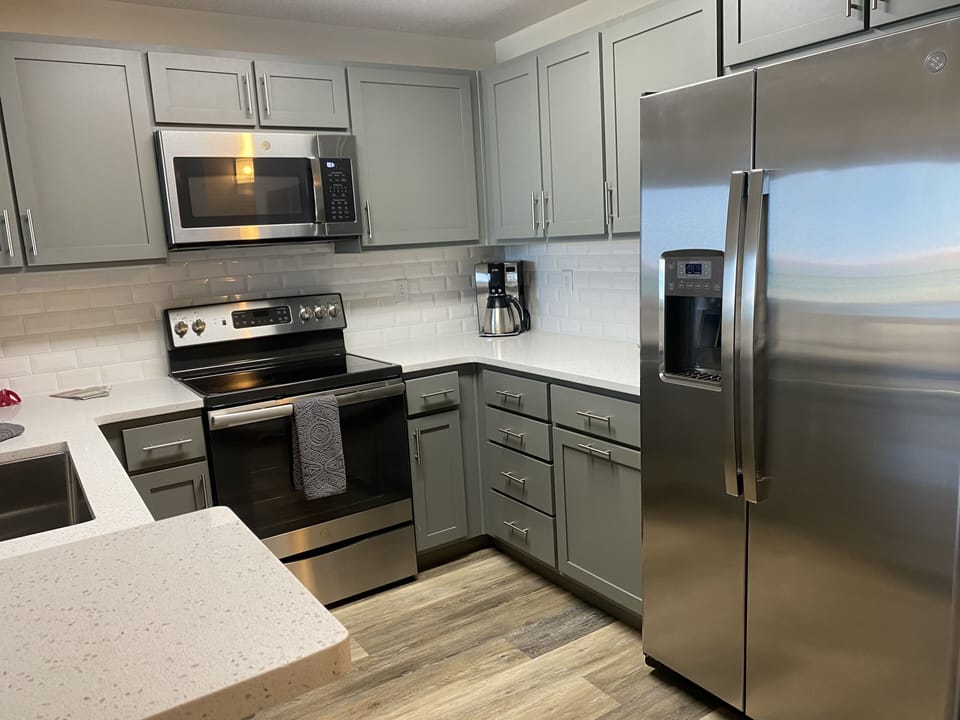 Full kitchen 
