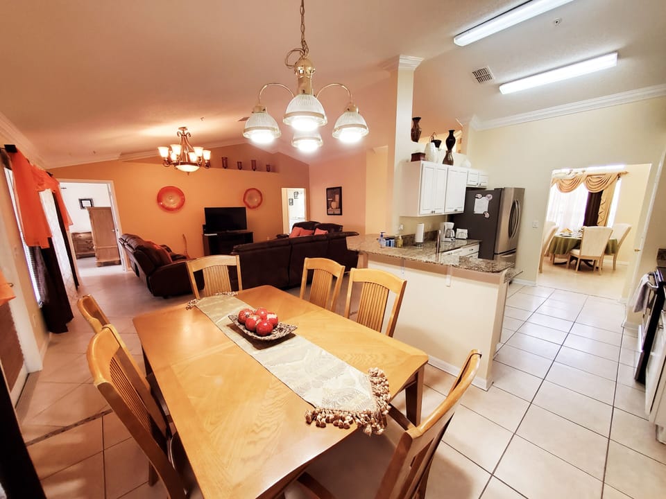 Formal Dining Room Pic 2
