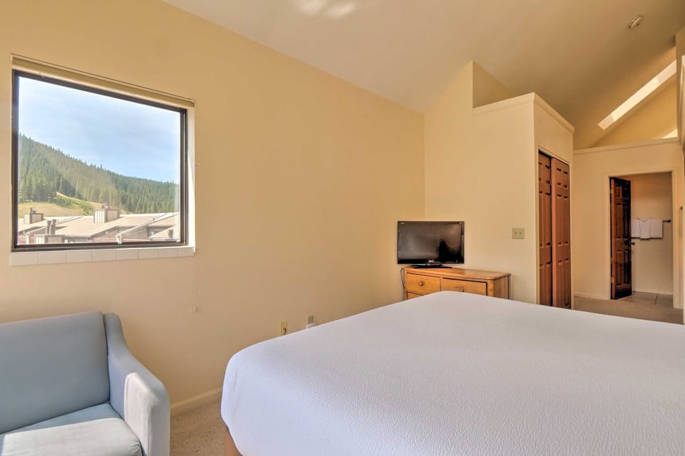 Indoors, Screen, Furniture, Bed, Bedroom