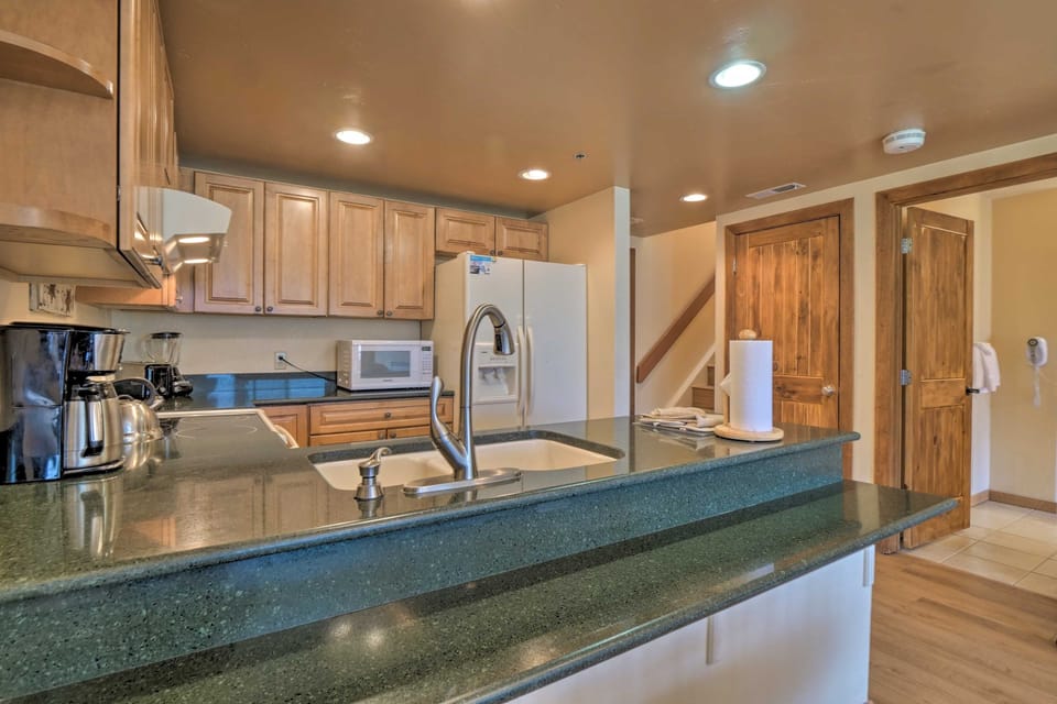 Indoors, Kitchen, Sink, Sink Faucet, Floor