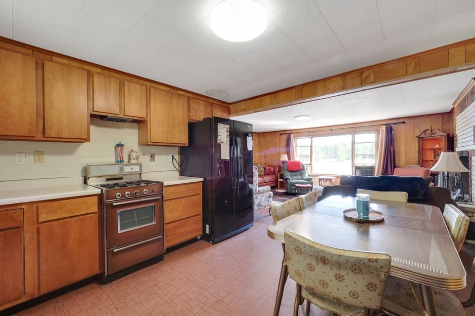 Indoors, Room, Chair, Furniture, Flooring