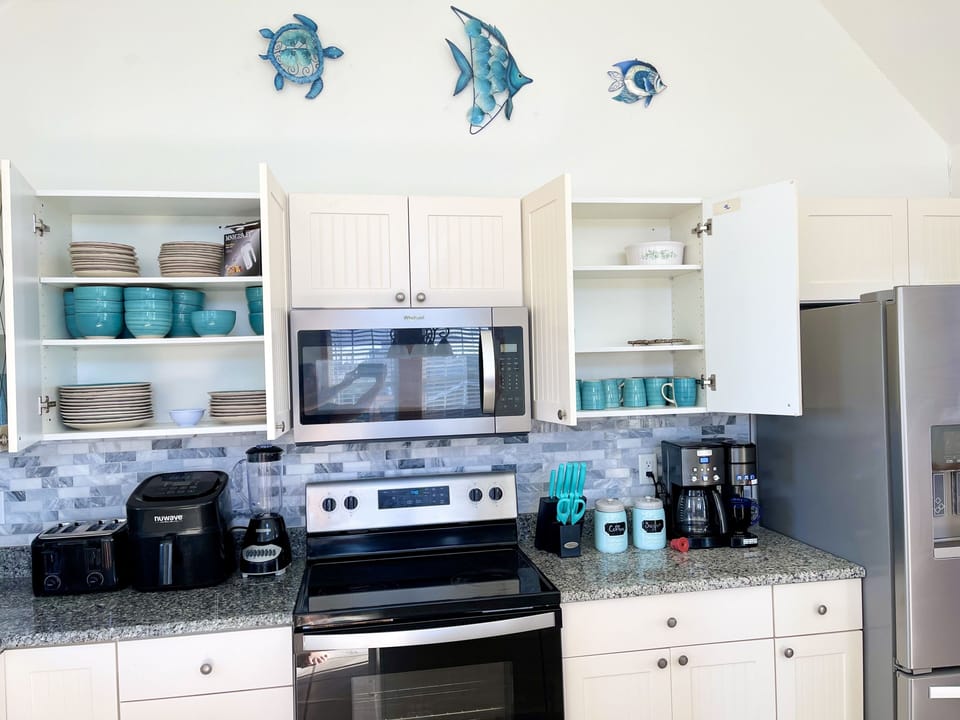 There are plenty of dishes and appliances like full pot and single serve coffee