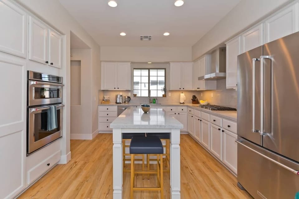 Kitchen island 