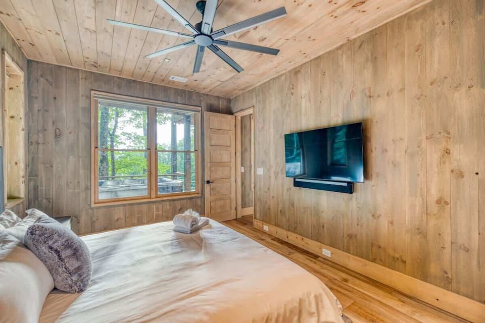 324grnridgemtnrd-0655_AuroraHDR2019-edit