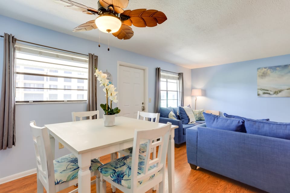 Dining Table | Dishware & Flatware Provided