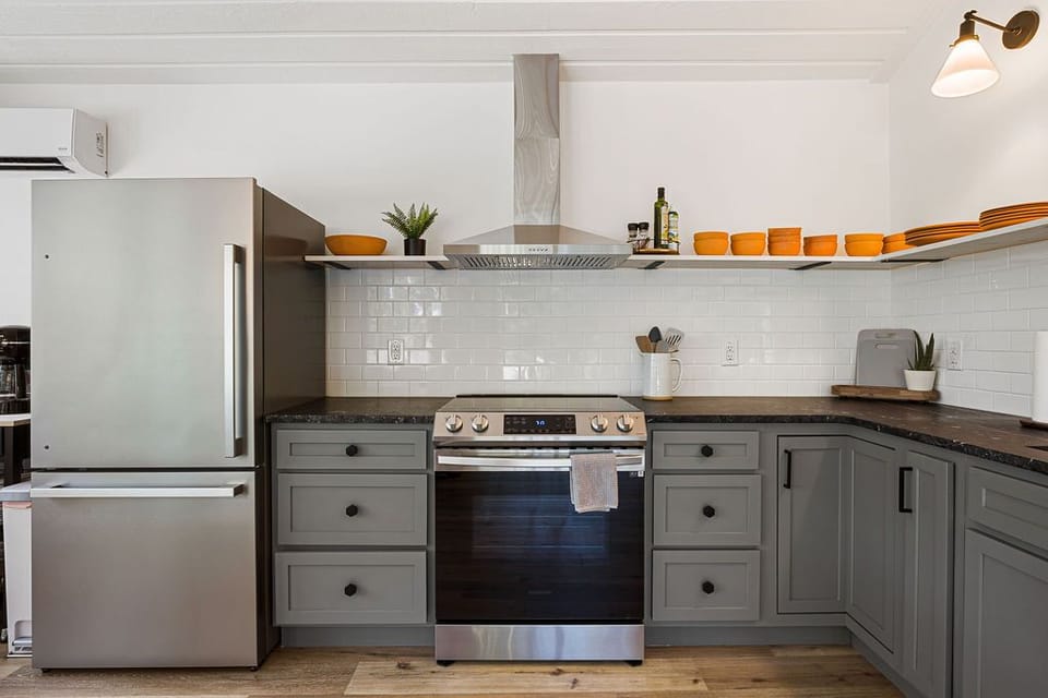 Fully-stocked and updated kitchen. Fridge with ice maker.