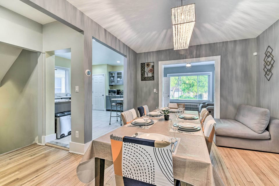 Dining Area | Dishware & Flatware Provided