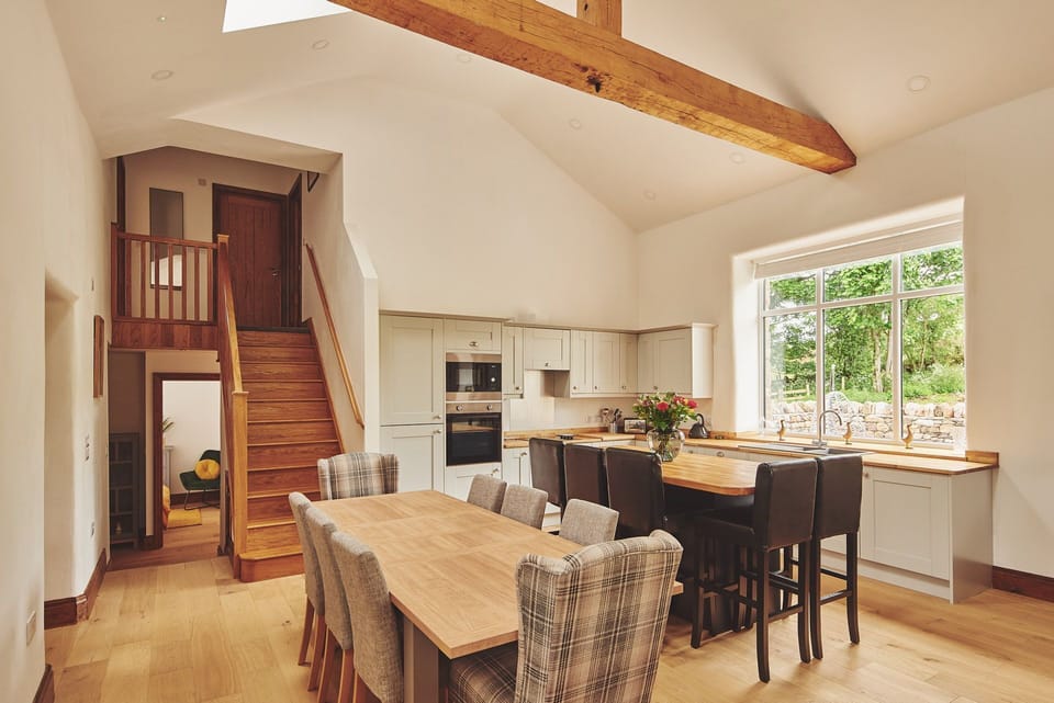 The kitchen and dining area at Plum Cottage, Lake District