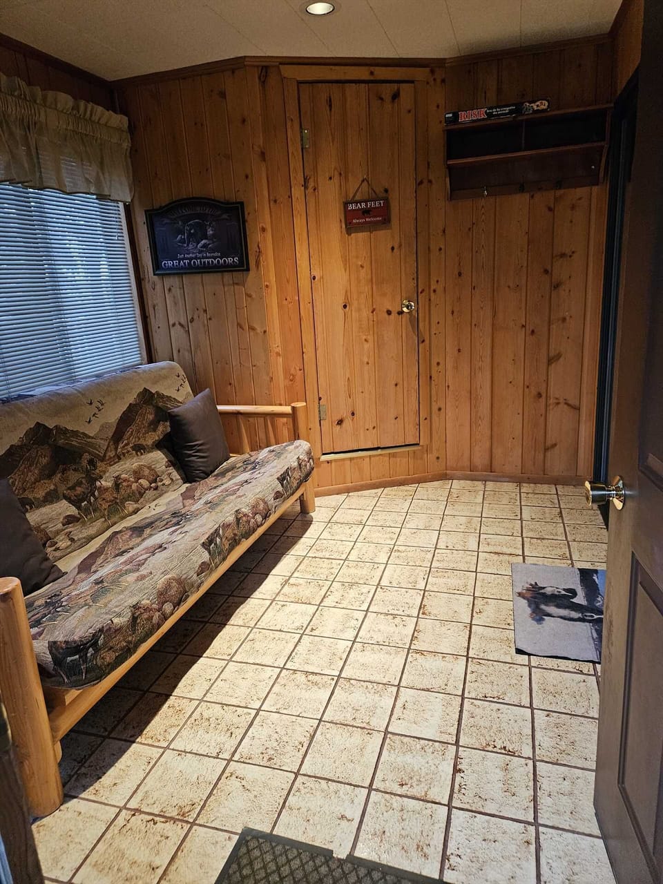sunroom/gearroom