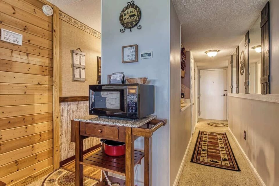  Relax and recharge in this beautifully decorated entryway to your retreat!