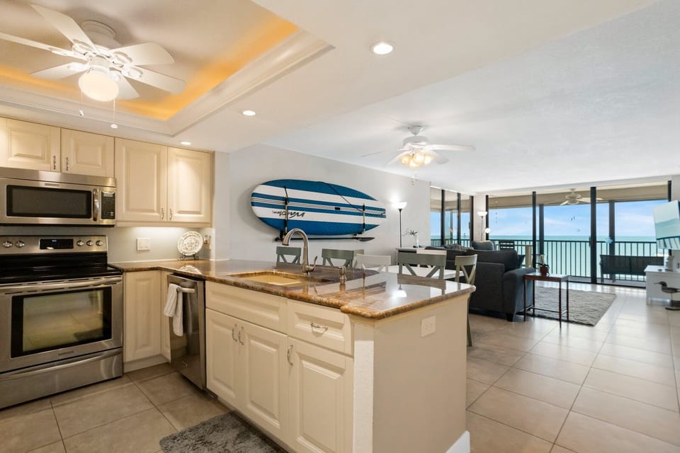 Shores of Madeira 504 Kitchen