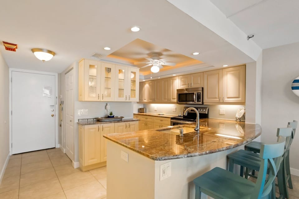 Shores of Madeira 504 Kitchen