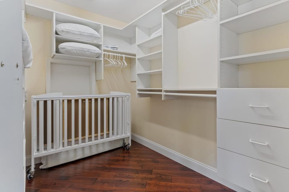 Master bedroom walking closet.
