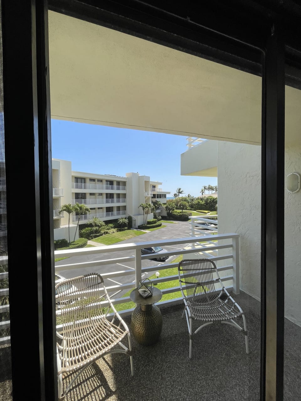 The ocean is right behind building
You can be on the sand in 50 steps 