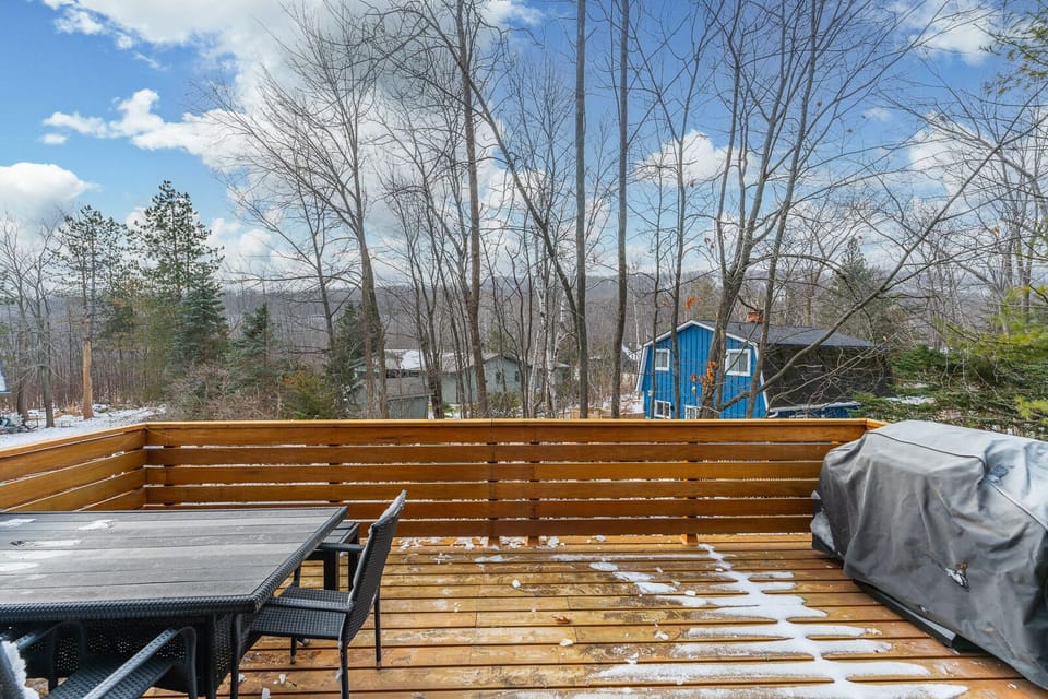 Facing the Niagara Escarpment and ski slopes from deck