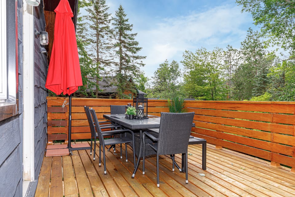 Outdoor rattan dining to enjoy the views