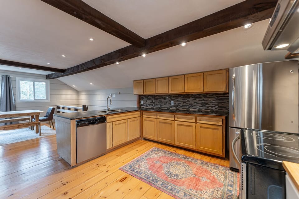 Upgraded kitchen fully stocked with cookware, bakeware and bbq utensils