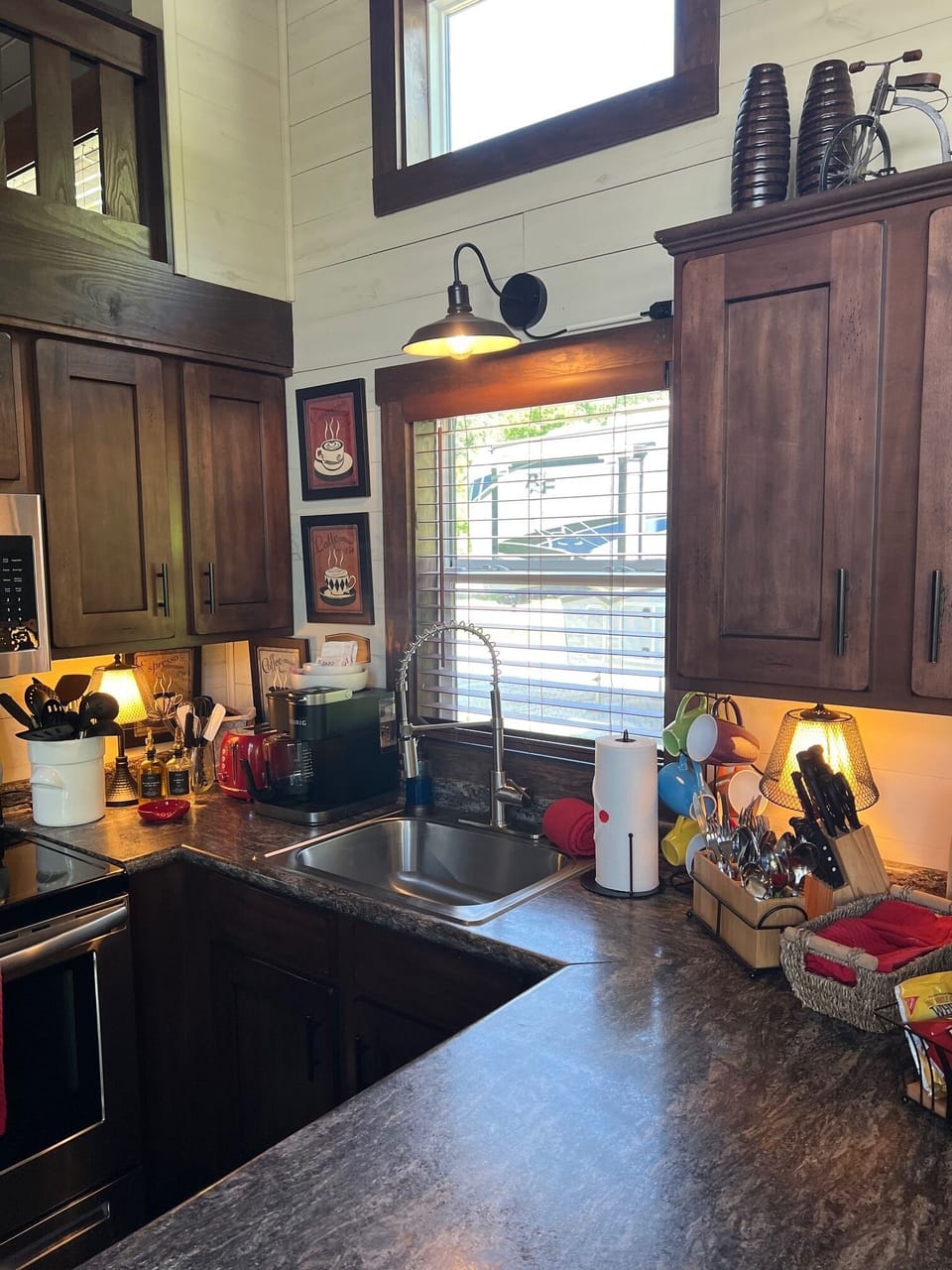 A very well-equipped kitchen. 