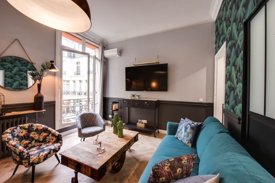 Living Room / Lounge