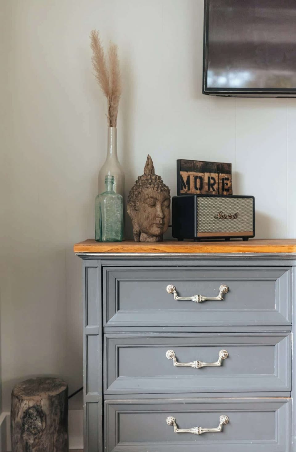 vintage, clean beachy vibe throughout