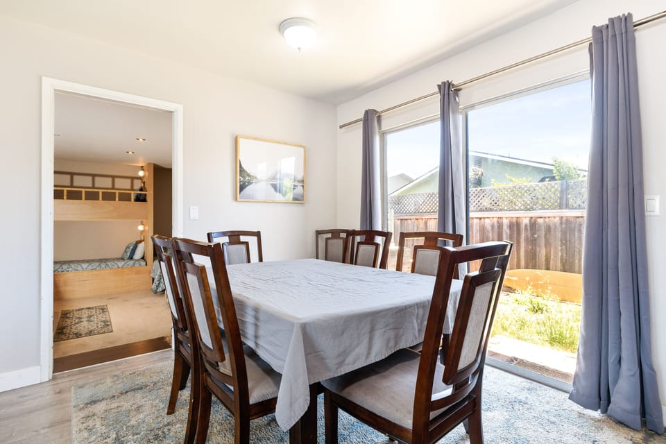 Dining Table with Seating for 6 Guests