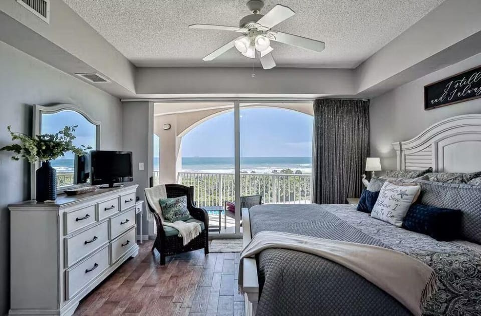 Master Bedroom with King size bed and Ocean View