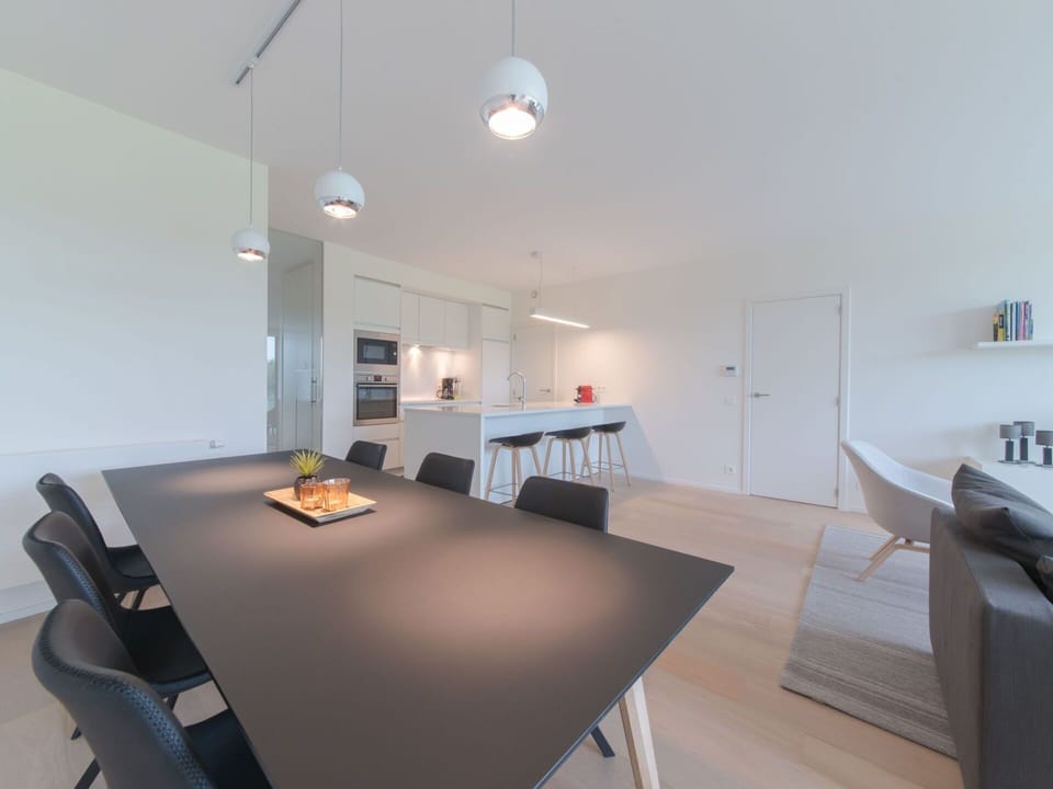 Table, Building, Property, Furniture, Wood, Desk, Interior Design, Chair, Flooring, Floor
