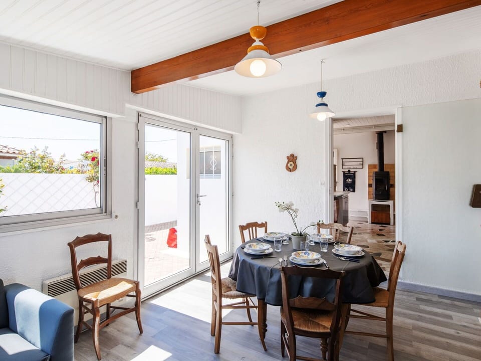 Table, Furniture, Property, Chair, Wood, Interior Design, Flooring, Window, Floor, Kitchen & Dining Room Table