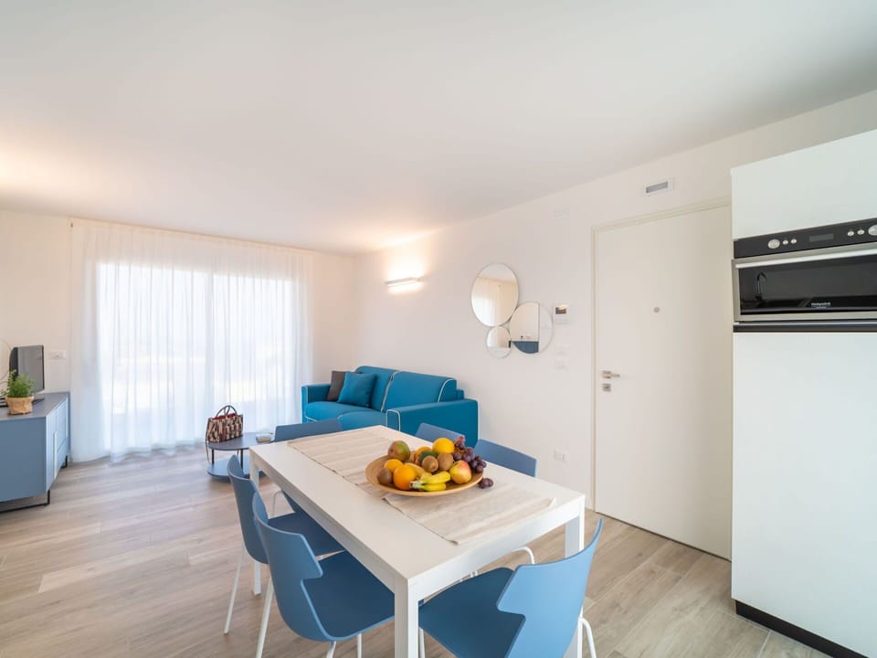 Property, Table, Couch, Wood, Interior Design, Architecture, Floor, Flooring, Living Room