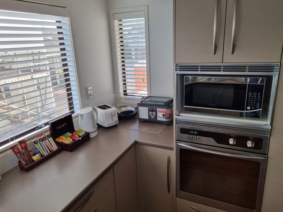 beverages, toaster, sandwich maker, slow cooker, microwave and oven available 
