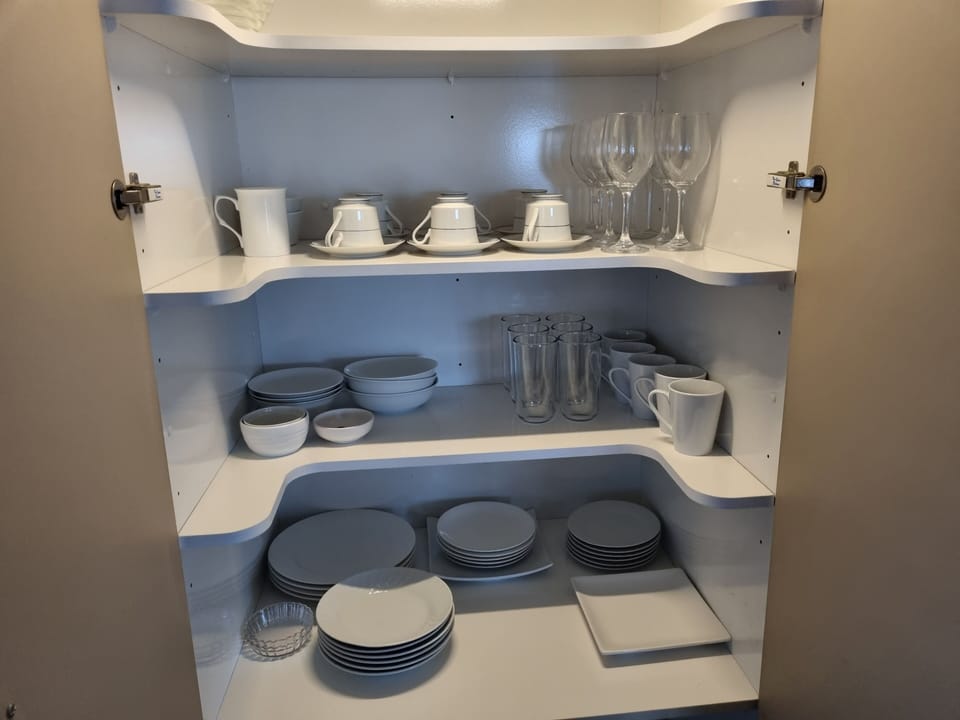 plates and diningwares