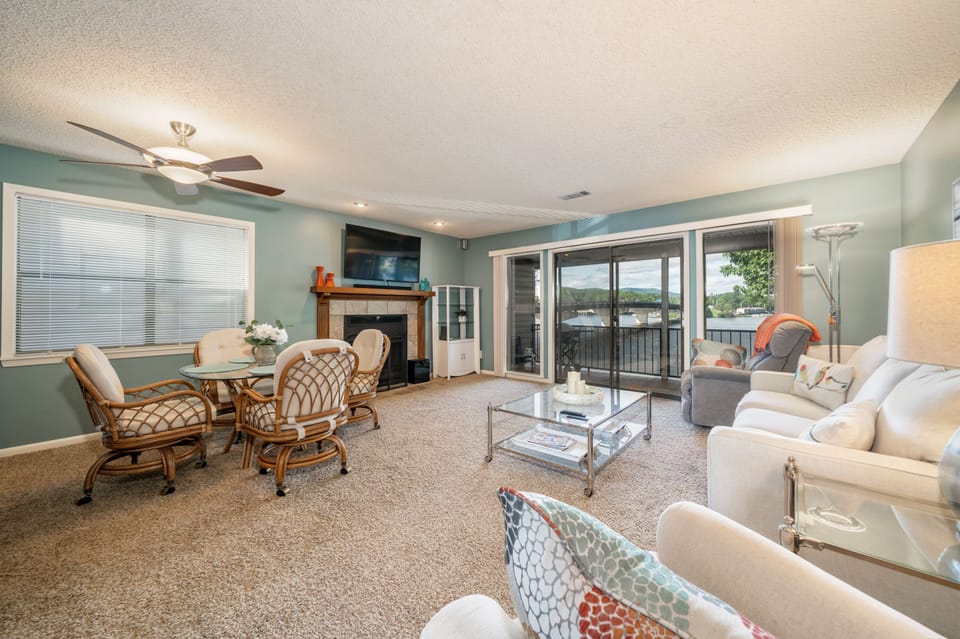 Living/dining with lake views and comfortable furniture!
