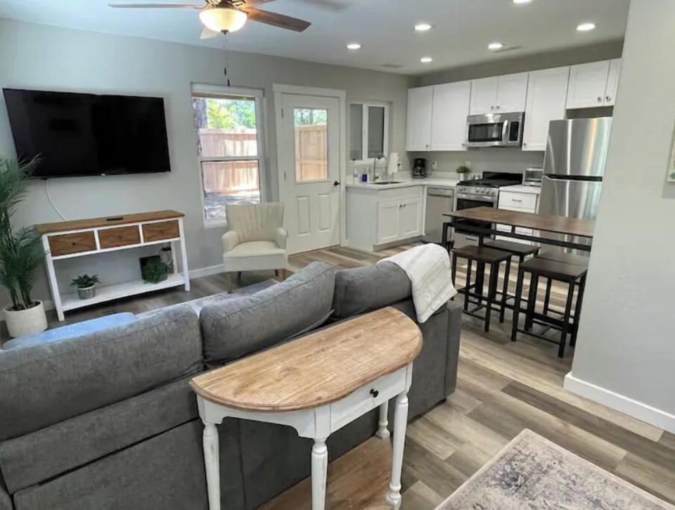Entry into living/dining/kitchen areas