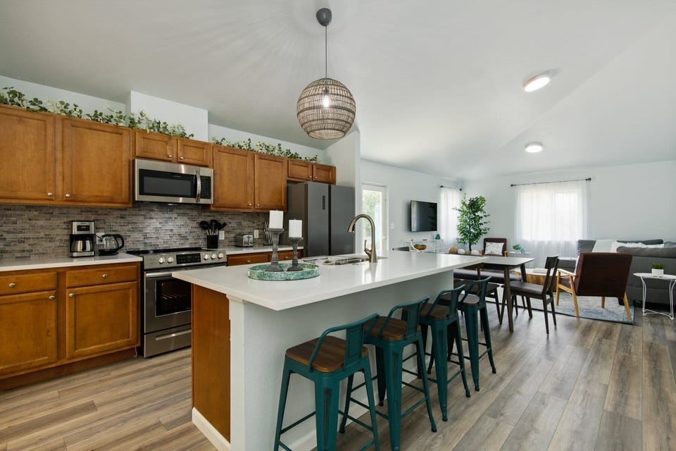 Escape to tranquility at this spacious and stylish suburban retreat, centrally located in Westminster!